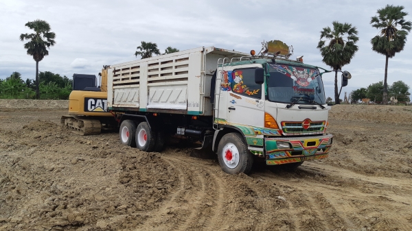 ขายเม้ก้า260แรงปี47สองเพลาดั้มกะบะสามมิตรสวยเดิม