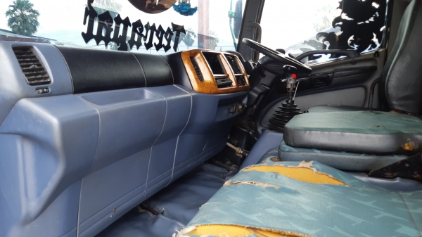 ขายเม้ก้า260แรงปี47สองเพลาดั้มกะบะสามมิตรสวยเดิม