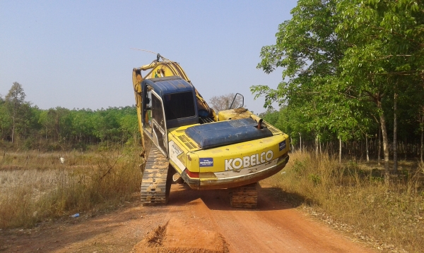 ขายด่วน แม็คโคร KOBELCO SK200 MART III สภาพสวยพร้อมใช้งาน เครืองปั้มดีเยี่ยม สนใจสอบถาม 093 0764943  คุณ ตั้ม