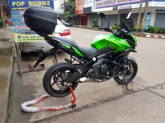 ขายแลกเทิร์น KAWASAKI VERSYS 650 ABS ปี 2015 สีสวย เดิมๆ ของแต่งเบาๆ ไมล์18xxx ทะเบียนพร้อมโอน ราคา 219000 บาท ส่งได้ทั่วไทยครับ  รายการของแต่ง - กล่อง GIVI ใส่ให้ใหม่ๆเลยครับ - CRASH BAR - ไฟสปอตไลท์ 1คู่  - ชิวหน้าแต่งปรับระดับได้ HERO  ส่งได้ทั่วไทยครั