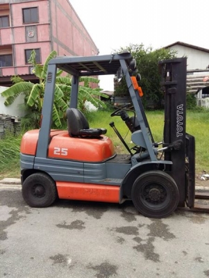 TOYOTA2.5TON พร้อมใช้งาน 185,000