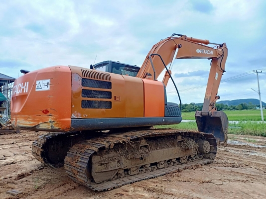 ขายด่วน แบคโฮ HITACHI ZX200-5G สภาพดี พร้อมใช้งาน ติดต่อ 085-2277316