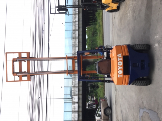 อาร์ ซี เอช โฟรคลิฟท์ ขาย โตโยต้า รุ่น 5 เครื่องดีเซล 2.5 ตัน