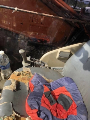 ขาย 1,190,000  HITACHI ZX 350-3G เล่มทะเบียน  ทำงาน 17,xxx ชม. เครื่องดี ปั้มแรง โช่หนา เอวแน่น ไฟฟ้าครบ รถพร้อมใช้งาน รถอยู่ เพชรบูรณ์   090-772-3710 090-772-3708