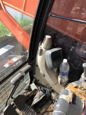 ขาย 1,190,000  HITACHI ZX 350-3G เล่มทะเบียน  ทำงาน 17,xxx ชม. เครื่องดี ปั้มแรง โช่หนา เอวแน่น ไฟฟ้าครบ รถพร้อมใช้งาน รถอยู่ เพชรบูรณ์   064-191-1112