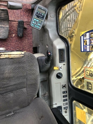 ขาย 985,000 KOMATSU pc 130-6 K สภาพเก่านอก 1 ปี 8,xxx ชั่วโมง บูมอามยาวพิเศษ  เครื่อง ขมิ้น มีลายหัวเจาะ เครื่องดี ปั้มแรง โซ่หนา เอวแน่น ไฟฟ้าครบ สภาพพร้อมใช้ เอกสารอินวอยทร์ รถอยู่ นครปฐม 064-191-1112