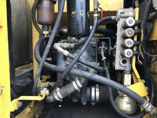 ขาย 985,000 KOMATSU pc 130-6 K สภาพเก่านอก 1 ปี 8,xxx ชั่วโมง บูมอามยาวพิเศษ  เครื่อง ขมิ้น มีลายหัวเจาะ เครื่องดี ปั้มแรง โซ่หนา เอวแน่น ไฟฟ้าครบ สภาพพร้อมใช้ เอกสารอินวอยทร์ รถอยู่ นครปฐม 064-191-1112