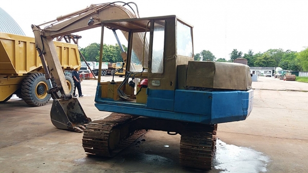 ขาย 195,000 KOMATSU pc 60-5  พร้อมไลหัวเจาะ เครื่องดี ปั๊มแรง เอวแน่น ช่วงล่างดี โซ่หนา รถสภาพพร้อมใช้งาน  รถอยู่ อุดร 090-772-3710 090-772-3708