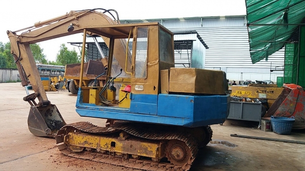 ขาย 195,000 KOMATSU pc 60-5  พร้อมไลหัวเจาะ เครื่องดี ปั๊มแรง เอวแน่น ช่วงล่างดี โซ่หนา รถสภาพพร้อมใช้งาน  รถอยู่ อุดร 090-772-3710 090-772-3708
