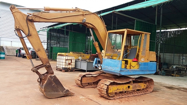 ขาย 195,000 KOMATSU pc 60-5  พร้อมไลหัวเจาะ เครื่องดี ปั๊มแรง เอวแน่น ช่วงล่างดี โซ่หนา รถสภาพพร้อมใช้งาน  รถอยู่ อุดร 090-772-3710 090-772-3708