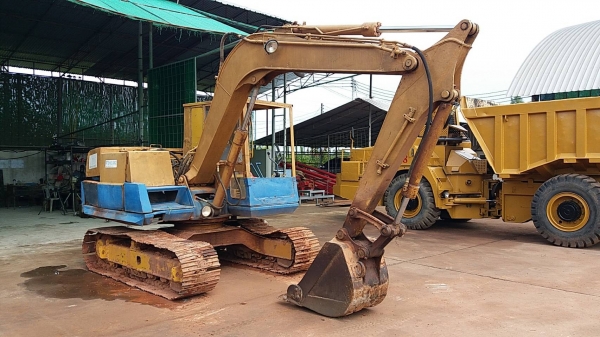 ขาย 195,000 KOMATSU pc 60-5  พร้อมไลหัวเจาะ เครื่องดี ปั๊มแรง เอวแน่น ช่วงล่างดี โซ่หนา รถสภาพพร้อมใช้งาน  รถอยู่ อุดร 090-772-3710 090-772-3708