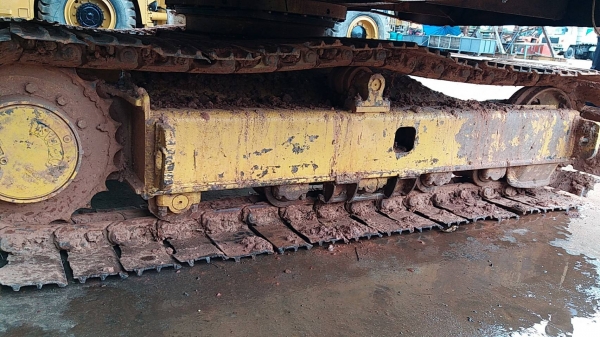 ขาย 195,000 KOMATSU pc 60-5  พร้อมไลหัวเจาะ เครื่องดี ปั๊มแรง เอวแน่น ช่วงล่างดี โซ่หนา รถสภาพพร้อมใช้งาน  รถอยู่ อุดร 090-772-3710 090-772-3708