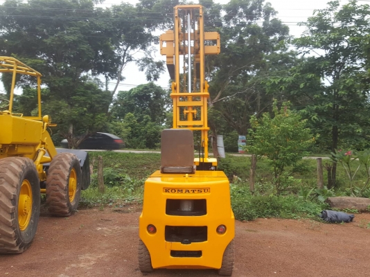 ขาย ฟอร์คลิฟต์ 2 ตัน KOMATSU FD20-6 เครื่องยนต์ดีเซล รถพร้อมใช้งานครับ