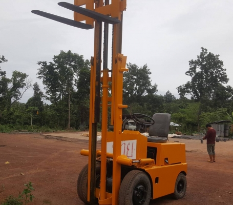 ขาย ฟอร์คลิฟต์ 2 ตัน KOMATSU FD20-6 เครื่องยนต์ดีเซล รถพร้อมใช้งานครับ