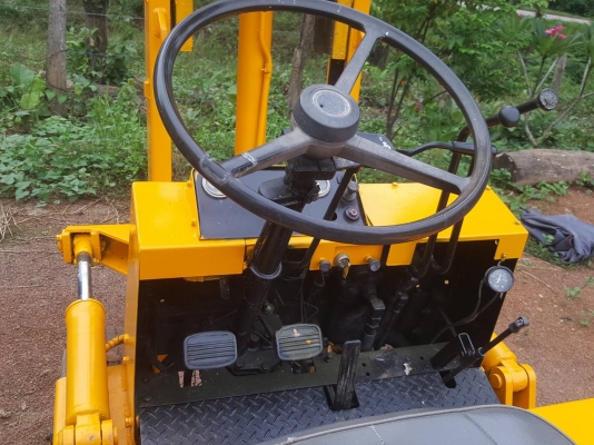 ขาย ฟอร์คลิฟต์ 2 ตัน KOMATSU FD20-6 เครื่องยนต์ดีเซล รถพร้อมใช้งานครับ