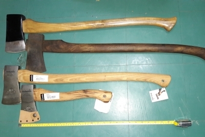 ขายขวานตราเสือสวีเดน2 ปอน MADE IN SWEDEN. รุ่นเก่าหัวสีเทานำข้าจากยุโรป