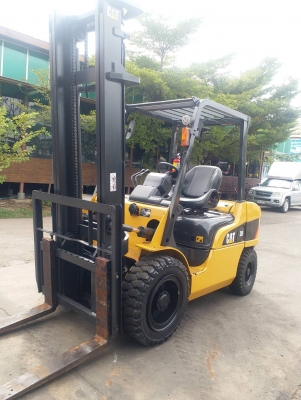 รถยกCATTERPILLAR  น้ำหนักยก 3 ตัน เสาสูง 4 เมตร เครื่องดีเซล เกียร์ออโต้