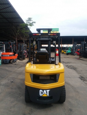 รถยกCATTERPILLAR  น้ำหนักยก 3 ตัน เสาสูง 4 เมตร เครื่องดีเซล เกียร์ออโต้