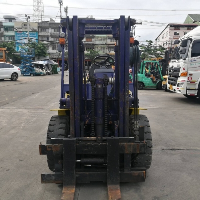 รถยกโคมัสสึ น้ำหนักยก 4.5 ตัน เสาสูง 4.50 เมตร เข้าตู้ แผงงาสไลด์ได้