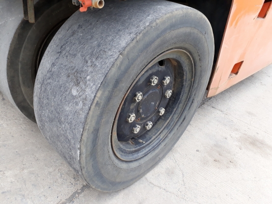 รถบด 7 ล้อยาง HITACHI RT200W