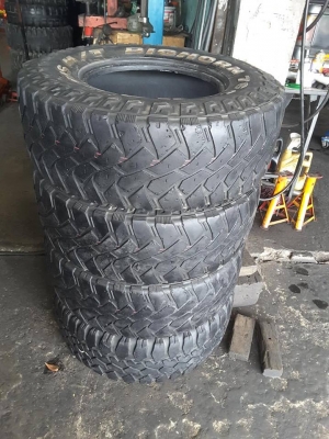 Maxxis MT 31-10.5-15 ปี12 สภาพดี 1ชุด Maxxis MT 31-10.5-15 ปี12 สภาพดี 1ชุด