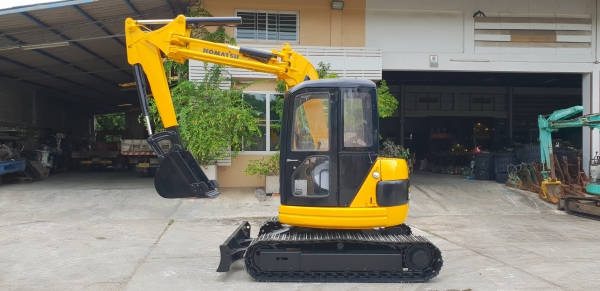 ขาย รถขุด KOMATSU รุ่น PC50UU-2- มือสองญี่ปุ่น แทรกเหล็ก สลัก บูทเอวแน่น 100\% ปั้มนิ้ว คอนโทรลสั้น ทำงานไว คันนี้ พร้อมหัวเก๋ง สวยพร้อมใช้งาน มือถือ 0818753444