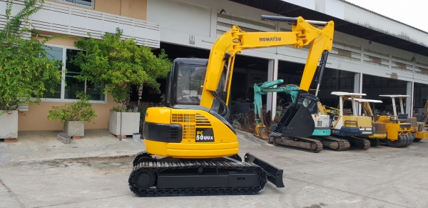 ขาย รถขุด KOMATSU รุ่น PC50UU-2- มือสองญี่ปุ่น แทรกเหล็ก สลัก บูทเอวแน่น 100\% ปั้มนิ้ว คอนโทรลสั้น ทำงานไว คันนี้ พร้อมหัวเก๋ง สวยพร้อมใช้งาน มือถือ 0818753444