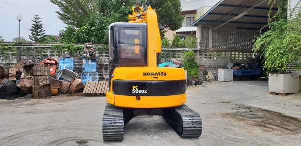 ขาย รถขุด KOMATSU รุ่น PC50UU-2- มือสองญี่ปุ่น แทรกเหล็ก สลัก บูทเอวแน่น 100\% ปั้มนิ้ว คอนโทรลสั้น ทำงานไว คันนี้ พร้อมหัวเก๋ง สวยพร้อมใช้งาน มือถือ 0818753444