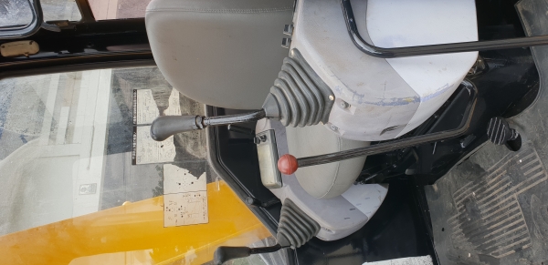 ขาย รถขุด KOMATSU รุ่น PC50UU-2- มือสองญี่ปุ่น แทรกเหล็ก สลัก บูทเอวแน่น 100\% ปั้มนิ้ว คอนโทรลสั้น ทำงานไว คันนี้ พร้อมหัวเก๋ง สวยพร้อมใช้งาน มือถือ 0818753444