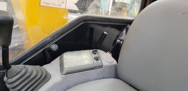 ขาย รถขุด KOMATSU รุ่น PC50UU-2- มือสองญี่ปุ่น แทรกเหล็ก สลัก บูทเอวแน่น 100\% ปั้มนิ้ว คอนโทรลสั้น ทำงานไว คันนี้ พร้อมหัวเก๋ง สวยพร้อมใช้งาน มือถือ 0818753444