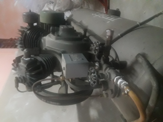 ขายปั้มลมพร้อมมอเตอร์สามสาย 5แรง