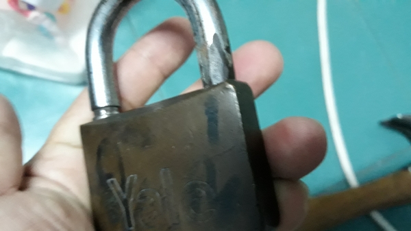 ขายแม่กุญแจทองเหลืองYALE MADE IN ITALY. มือสองขนาดใหญ่