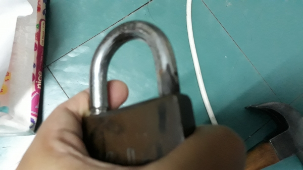 ขายแม่กุญแจทองเหลืองYALE MADE IN ITALY. มือสองขนาดใหญ่