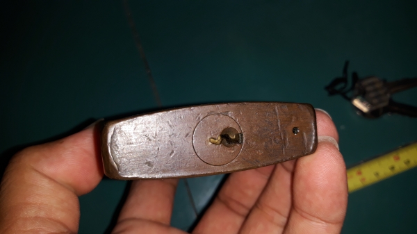 ขายแม่กุญแจทองเหลืองYALE MADE IN ITALY. มือสองขนาดใหญ่ ขายแม่กุญแจทองเหลืองYALE MADE IN ITALY. มือสองขนาดใหญ่