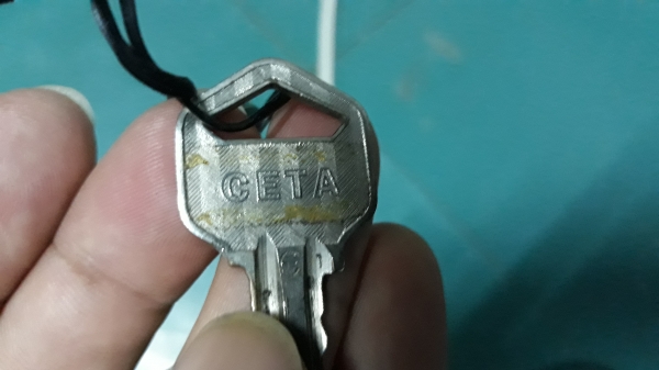 ขายแม่กุญแจทองเหลืองYALE MADE IN ITALY. มือสองขนาดใหญ่