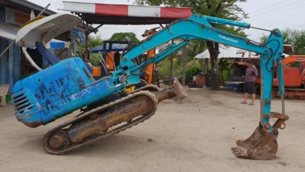 ขายด่วน255,000บาทรถแบคโฮคูโบต้าK30คอลโทลสั้นน้ำมันปั้มนี้วติดลายหัวกะแทกดีเทียบเท่าPC30รถนอกสถาพดีพร้อมใช้เพิ่งนำเข้ามายังไม่เคยใช้งานในไทยเลย