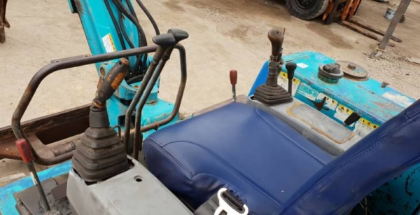 ขายด่วน255,000บาทรถแบคโฮคูโบต้าK30คอลโทลสั้นน้ำมันปั้มนี้วติดลายหัวกะแทกดีเทียบเท่าPC30รถนอกสถาพดีพร้อมใช้เพิ่งนำเข้ามายังไม่เคยใช้งานในไทยเลย