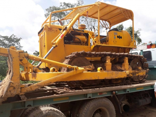 ขายรถแทรคเตอร์ KOMATSU D50A-15 ห้องเลี้ยวน้ำมัน ราคา 350000
