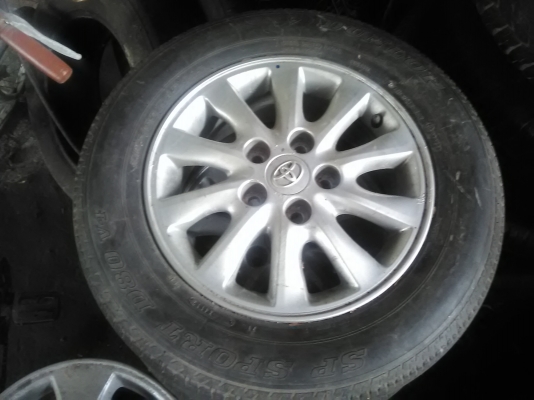 ขายด่วนแม๊กซ์พร้อมยางรถแคมรี่ 5 รู ขอบ15 3,000 บาท