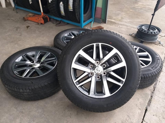 ขายล้อแม็กป้ายแดง Toyota fortuner 18" พร้อมยางปี18 michelin สนใจสอบถามได้ครับ
