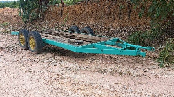 ขายแพ็คคู่ 185,000 แมคโคพร้อมเทรนเลอร์ลาก  KOMATSU pc 30-7 เครื่องดี ปั๊มไฮดอลิคต้องเช็ค เอวแน่น ช่วงล่างพอใช้  รถอยู่ ขอนแก่น 064-191-1112