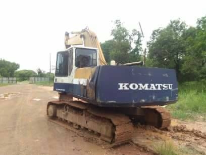 *ขายด่วน 395,000* KOMATSU PC200-5 คอนโทรนสั้นไฟฟ้าครบ เอกสารอินวอยร์ เครื่องดี เอวแน่น(เปลี่ยนใหม่)โซ่หนา โลเลอร์เต็ม ใบแทคหนามีขาด3ใบ  รถอยู่ ปทุมธานี 092-595-6777 061-446-2662 ญิ๋งยุ