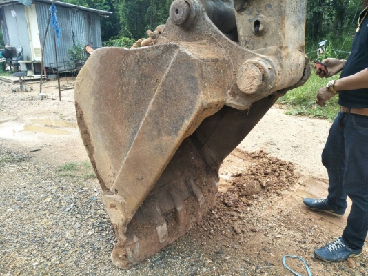 *ขายด่วน 395,000* KOMATSU PC200-5 คอนโทรนสั้นไฟฟ้าครบ เอกสารอินวอยร์ เครื่องดี เอวแน่น(เปลี่ยนใหม่)โซ่หนา โลเลอร์เต็ม ใบแทคหนามีขาด3ใบ  รถอยู่ ปทุมธานี 092-595-6777 061-446-2662 ญิ๋งยุ