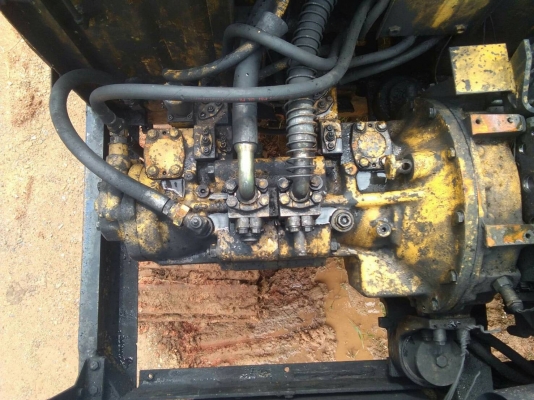 *ขายด่วน 395,000* KOMATSU PC200-5 คอนโทรนสั้นไฟฟ้าครบ เอกสารอินวอยร์ เครื่องดี เอวแน่น(เปลี่ยนใหม่)โซ่หนา โลเลอร์เต็ม ใบแทคหนามีขาด3ใบ  รถอยู่ ปทุมธานี 092-595-6777 061-446-2662 ญิ๋งยุ