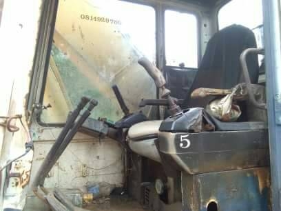 *ขายด่วน 395,000* KOMATSU PC200-5 คอนโทรนสั้นไฟฟ้าครบ เอกสารอินวอยร์ เครื่องดี เอวแน่น(เปลี่ยนใหม่)โซ่หนา โลเลอร์เต็ม ใบแทคหนามีขาด3ใบ  รถอยู่ ปทุมธานี 092-595-6777 061-446-2662 ญิ๋งยุ