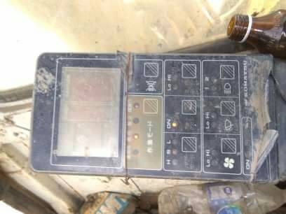 *ขายด่วน 395,000* KOMATSU PC200-5 คอนโทรนสั้นไฟฟ้าครบ เอกสารอินวอยร์ เครื่องดี เอวแน่น(เปลี่ยนใหม่)โซ่หนา โลเลอร์เต็ม ใบแทคหนามีขาด3ใบ  รถอยู่ ปทุมธานี 092-595-6777 061-446-2662 ญิ๋งยุ