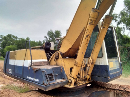 *ขายด่วน 395,000* KOMATSU PC200-5 คอนโทรนสั้นไฟฟ้าครบ เอกสารอินวอยร์ เครื่องดี เอวแน่น(เปลี่ยนใหม่)โซ่หนา โลเลอร์เต็ม ใบแทคหนามีขาด3ใบ  รถอยู่ ปทุมธานี 092-595-6777 061-446-2662 ญิ๋งยุ