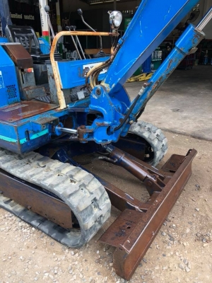 ขายด่วน 195,000 บาท KOBELCO SK 024 เครื่องยนต์ดีเซล 3 สูบ คอนโทนยาว ปั้มเฟือง 3 ตอนเครื่องดี  ปั๊มแรงทำงานไม่โหลด ทำงานเร็ว เอวแน่น บูมอาร์มสวยพร้อมบุ้งกี๋ใบดัน รถนอกนำเข้าเก่าญี่ปุ่น  ไม่เคยใช้งานในไทยมาก่อน มีเอกสารอินวอยซ์  รถสวยสภาพพร้อมใช้พร้อมบริการ