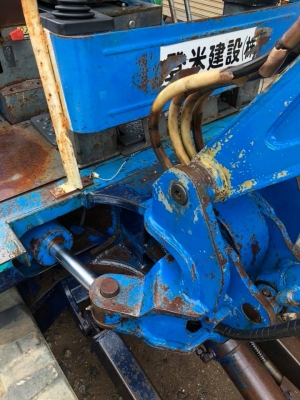 ขายด่วน 195,000 บาท KOBELCO SK 024 เครื่องยนต์ดีเซล 3 สูบ คอนโทนยาว ปั้มเฟือง 3 ตอนเครื่องดี  ปั๊มแรงทำงานไม่โหลด ทำงานเร็ว เอวแน่น บูมอาร์มสวยพร้อมบุ้งกี๋ใบดัน รถนอกนำเข้าเก่าญี่ปุ่น  ไม่เคยใช้งานในไทยมาก่อน มีเอกสารอินวอยซ์  รถสวยสภาพพร้อมใช้พร้อมบริการ