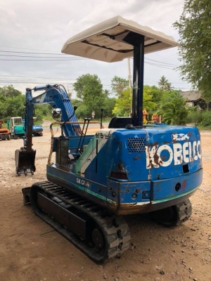 ขายด่วน 195,000 บาท KOBELCO SK 024 เครื่องยนต์ดีเซล 3 สูบ คอนโทนยาว ปั้มเฟือง 3 ตอนเครื่องดี  ปั๊มแรงทำงานไม่โหลด ทำงานเร็ว เอวแน่น บูมอาร์มสวยพร้อมบุ้งกี๋ใบดัน รถนอกนำเข้าเก่าญี่ปุ่น  ไม่เคยใช้งานในไทยมาก่อน มีเอกสารอินวอยซ์  รถสวยสภาพพร้อมใช้พร้อมบริการ